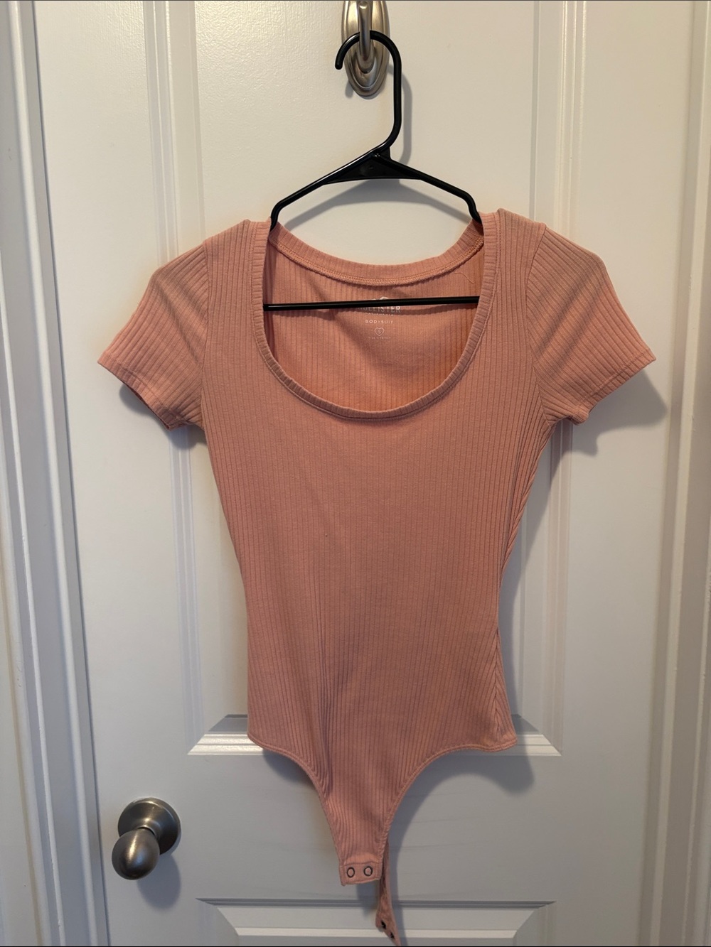 Hollister Ribbed Scoop-Neck Short Sleeve Bodysuit - Dusty Rose
